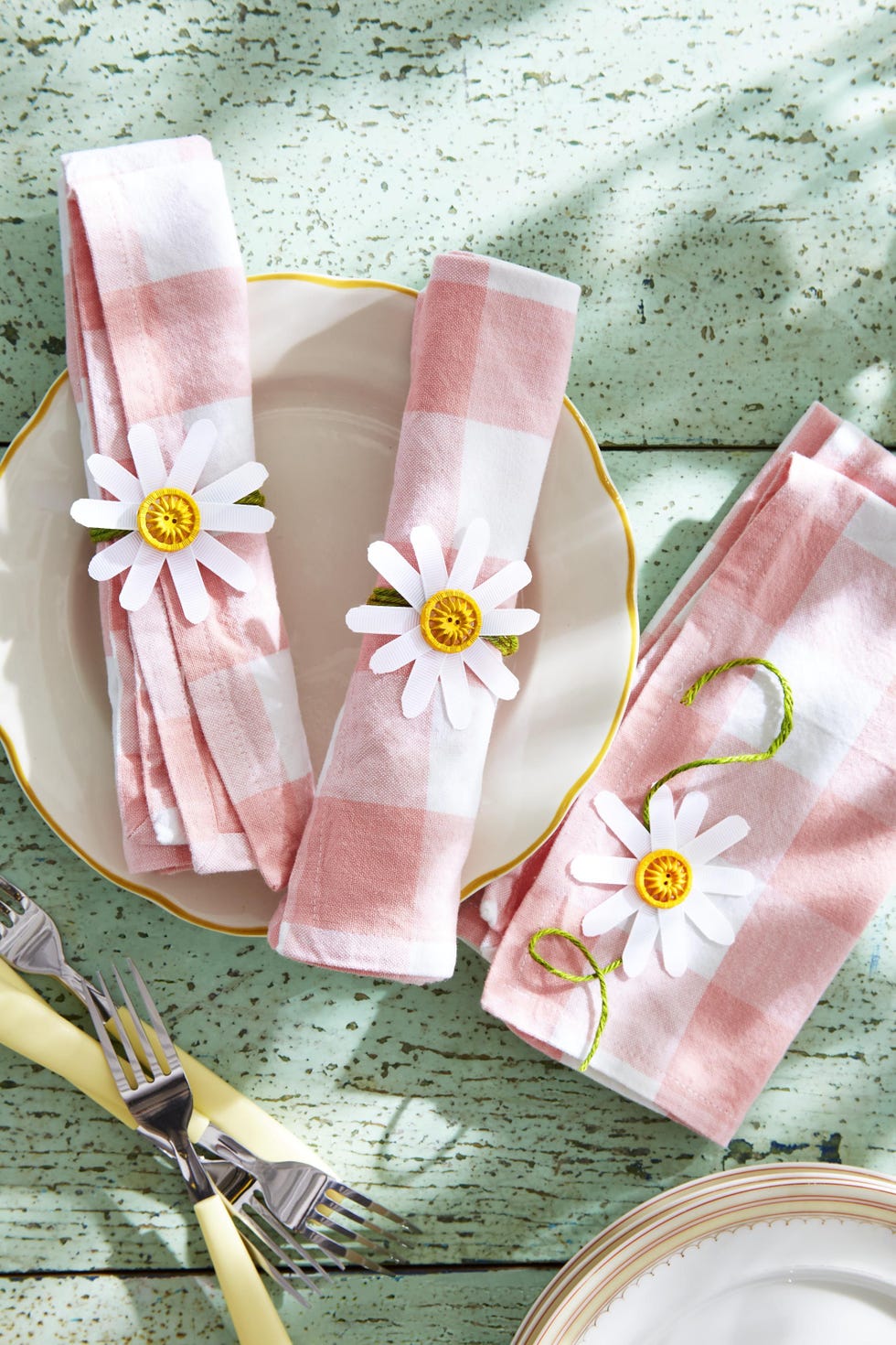 daisy napkin rings on gingham napkins