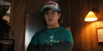 gaten matarazzo as dustin henderson, stranger things season 4