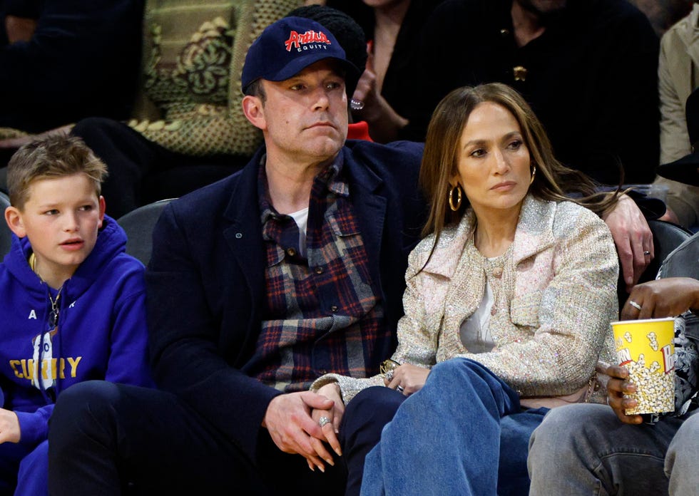 celebrities at the los angeles lakers game