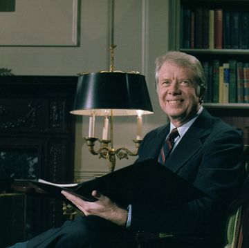 jimmy carter delivers his fireside chat from the library in the white house ca 1 february 1978