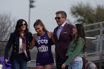 l r demi moore as cami miller, dani raen as grace miller, jon hamm as monty miller, and rylie rodriguez as monty daughter in season 1, episode 2 of landman streaming on paramount photo credit emerson millerparamount