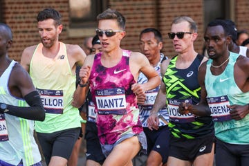 a pack of elite marathon runners