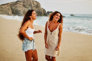 vriendinnen op het strand