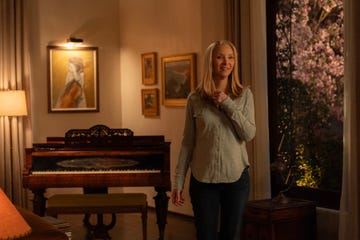 no good deed lisa kudrow as lydia in episode 108 of no good deed cr saeed adyani netflix 2024