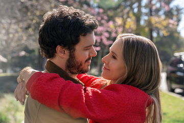 nobody wants this l to r adam brody as noah, kristen bell as joanne in episode 110 of nobody wants this cr © 2024