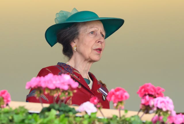 princess anne attends ascot