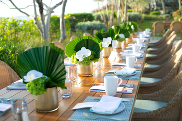 Green, Table, Rehearsal dinner, Centrepiece, Yellow, Tablecloth, Restaurant, Flower, Brunch, Furniture, 