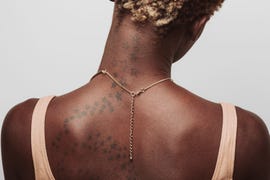 Skin, Brown, Neck, Shoulder, Necklace, Joint, Chain, Jewellery, Metal, Fashion accessory, 