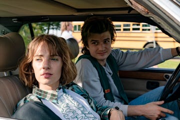 stranger things l to r maya hawke as robin buckley and joe keery as steve harrington in stranger things cr steve dietlnetflix 2022