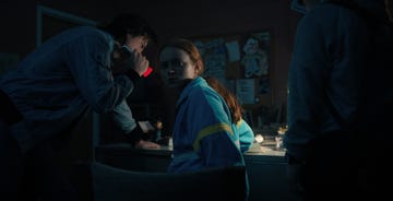 stranger things l to r joe keery as steve  harrington and sadie sink as max mayfield in stranger things cr courtesy of netflix © 2022