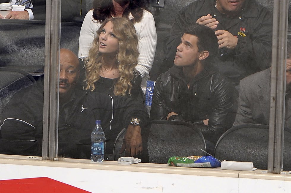 taylor swift and taylor lautner at columbus blue jackets v los angeles kings