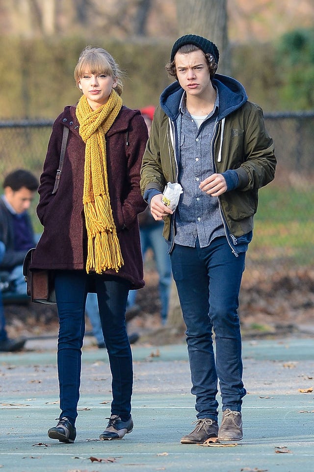 taylor swift and harry styles walking