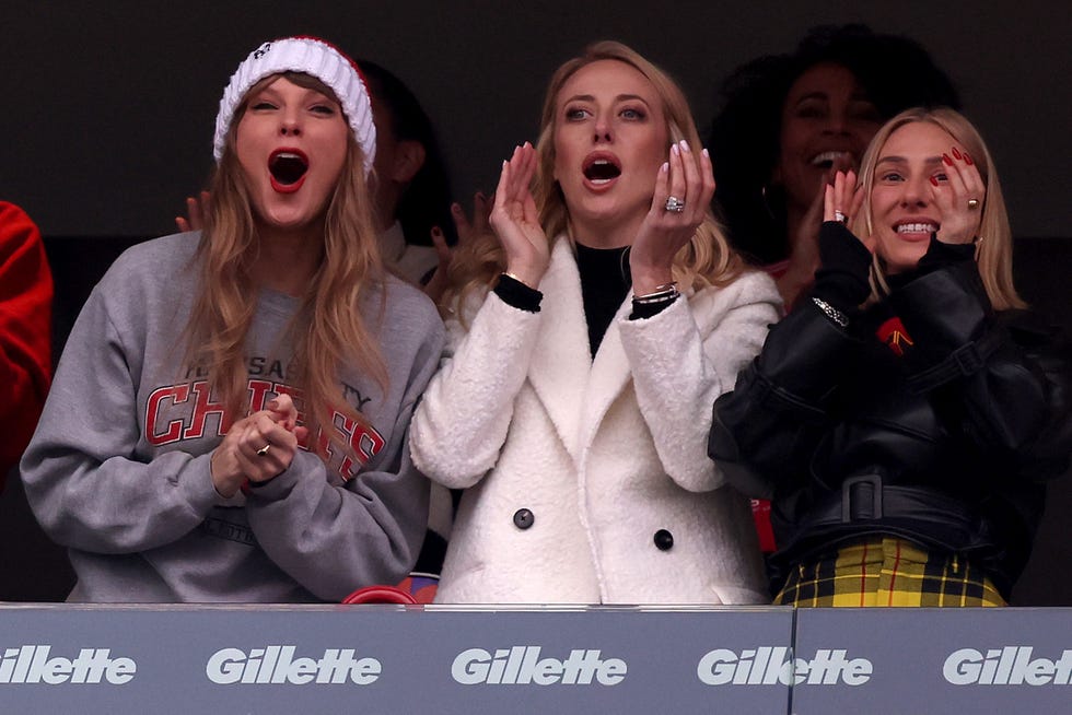 taylor swift at the kansas city chiefs v new england patriots game