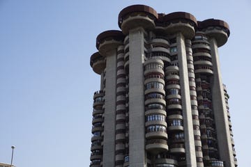 edificio torres blancas