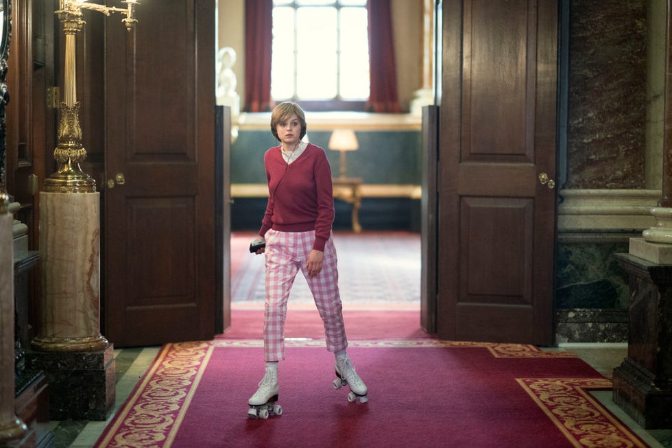 the crown s4 picture shows princess diana emma corrin filming location goldsmiths hall