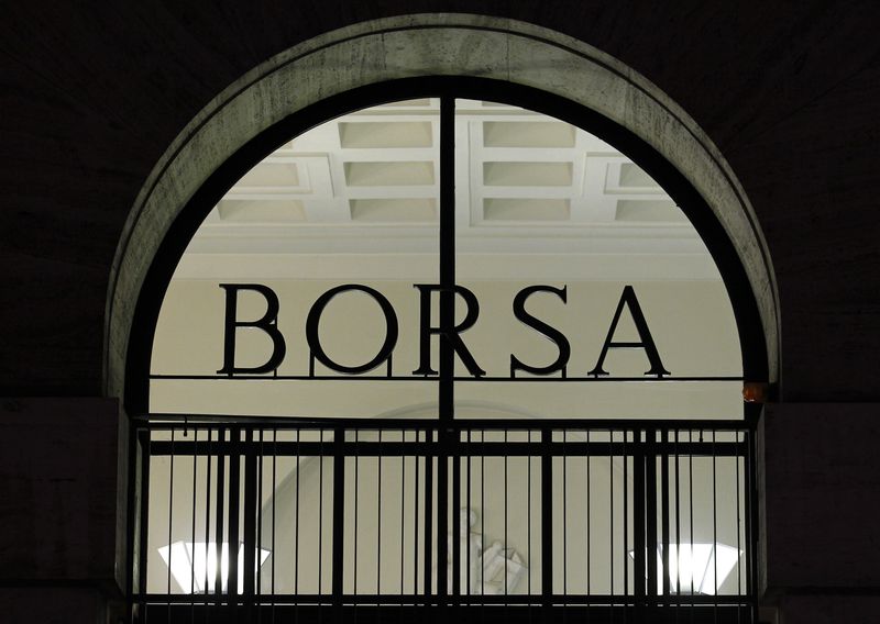 Borsa Milano in calo con Europa e problemi informatici globali, giù Nexi, corre Piovan