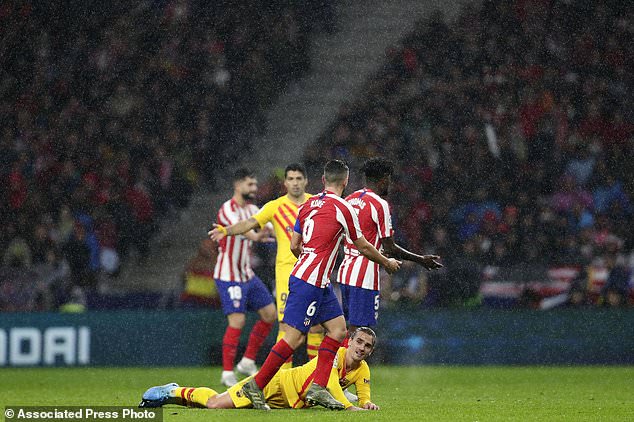 FC Barcelona's Antoine Griezmann falls during a Spanish La Liga soccer match between Atletico Madrid and FC Barcelona at Wanda Metropolitano stadium in Madrid, Spain, Sunday, Dec. 1, 2019. (AP Photo/Manu Fernandez)