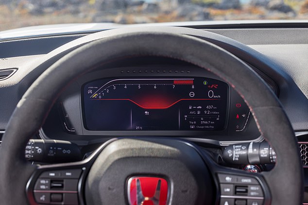 Official fuel economy is an ambitious 34.4 mpg with CO2 emissions of 186 g/km