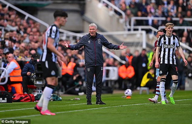 David Moyes was not impressed with West Ham's start, showing his emotions on the side