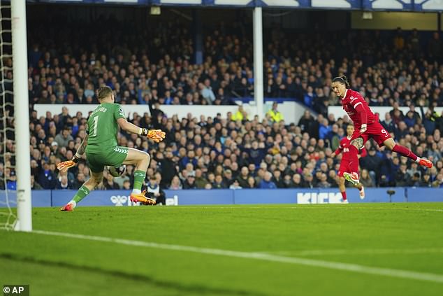 Darwin Nunez had a glorious opportunity to draw his side level with most of the goal gaping