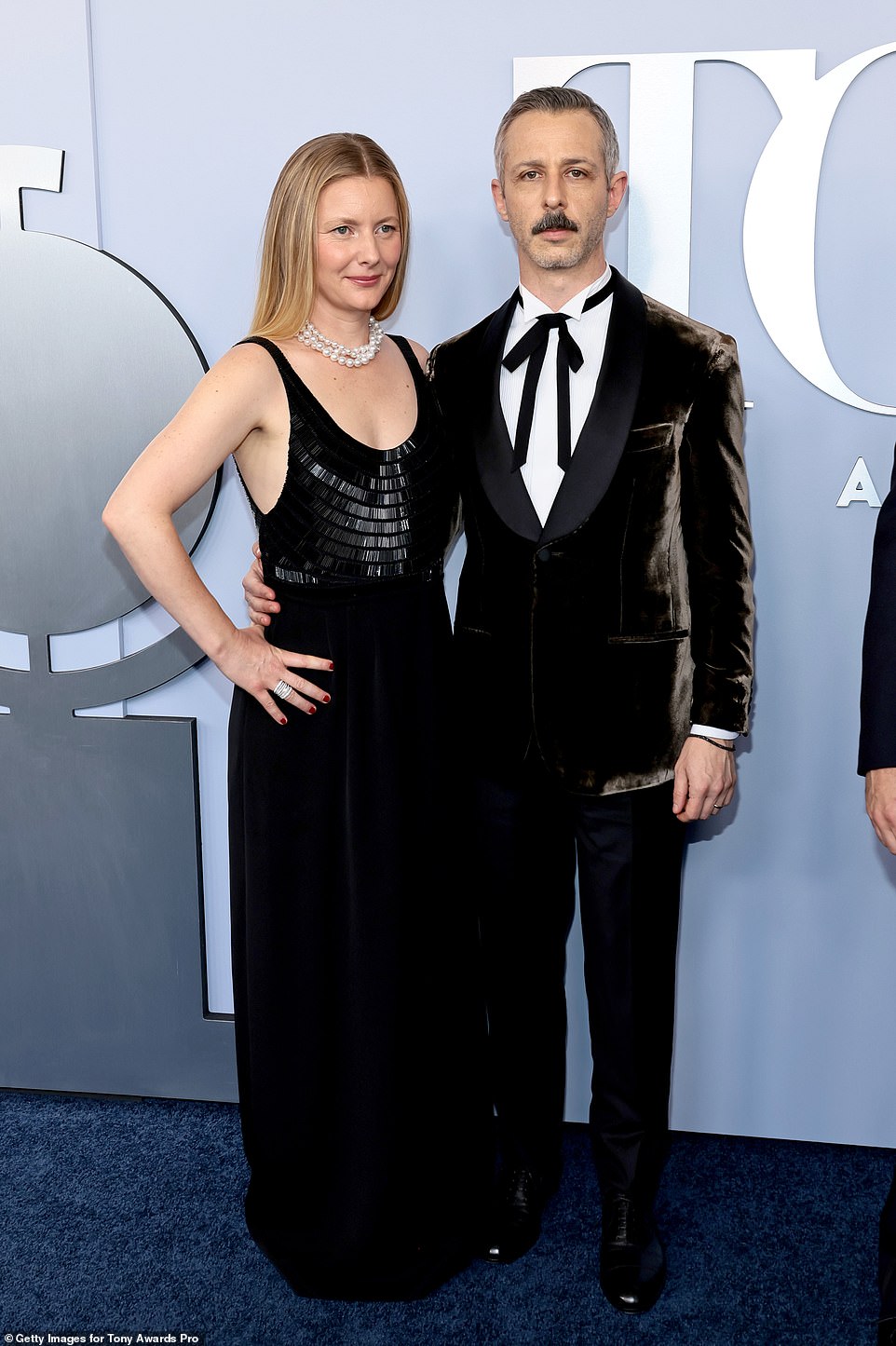 Jeremy Strong looked incredibly handsome on the red carpet, while standing with his wife Emma Wall