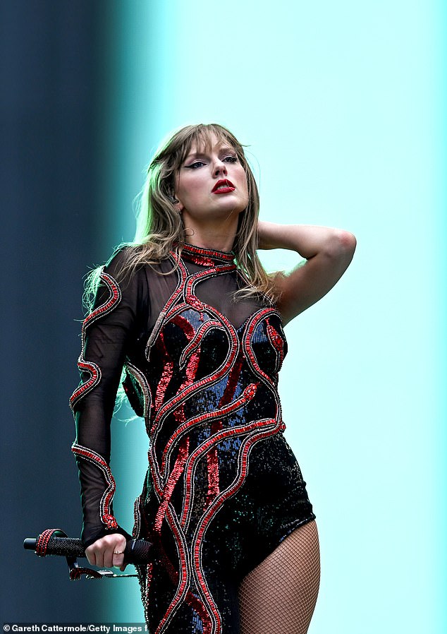 Many fans believe the release to be a strategic move on the part of the Blank Space hitmaker to prevent Charli getting the top spot, a tactic Taylor has been accused of doing several times before