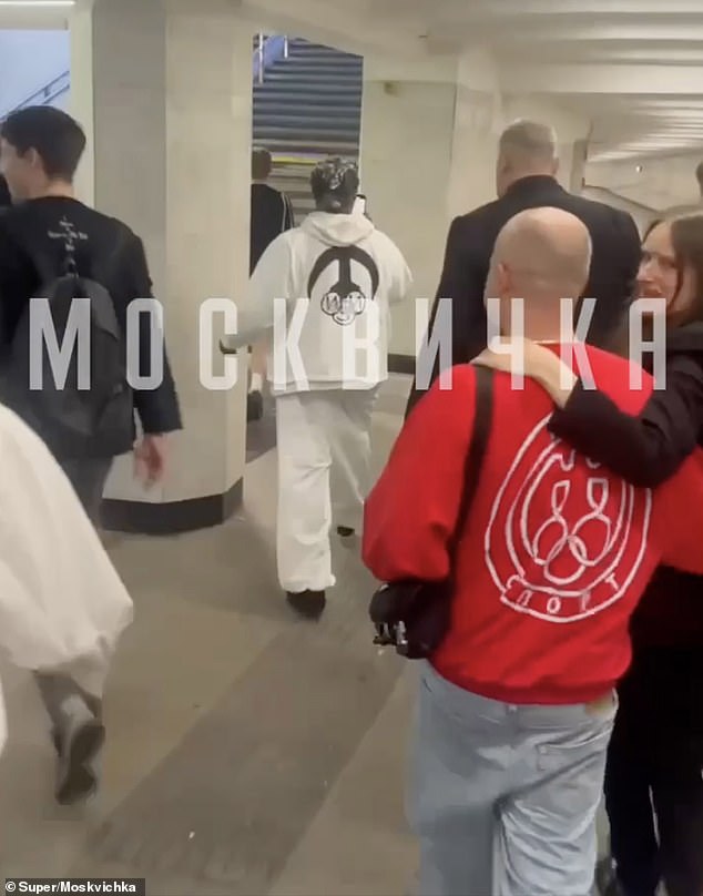 Footage allegedly showed Kanye West in the Moscow subway, a grab of which can be seen above