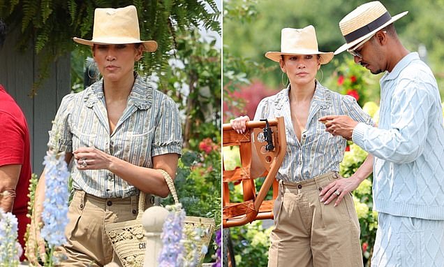 Somber Jennifer Lopez spends July 4th in the Hamptons with her manager and WITHOUT Ben