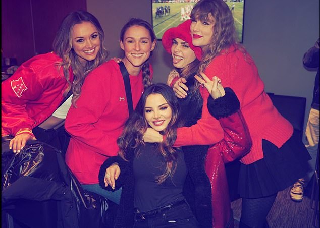 Taylor finally met Travis's sister-in-law Kylie (second left during the postseason