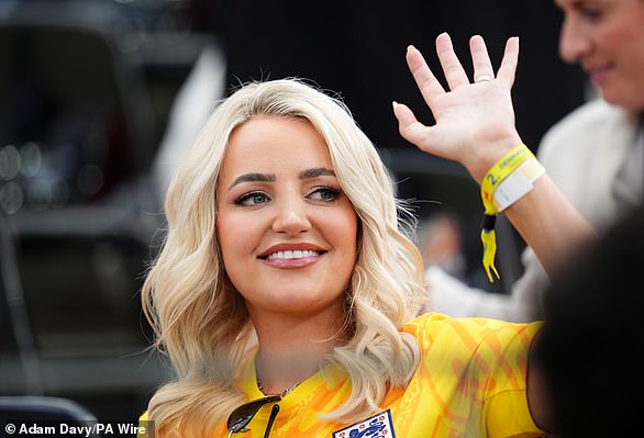 Davison showed her support for Pickford by wearing his England goalkeeper's kit yesterday