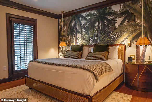 The sumptuous guest rooms, decorated elegantly with silks, velvets and wood finishes