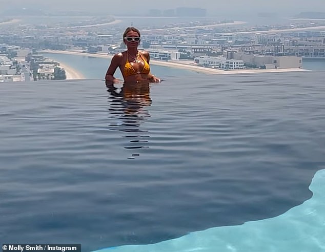 The bombshell has been soaking the sun as she relaxed by an incredible infinity pool with a jaw-dropping view in the exclusive club located in Palm Jumeirah