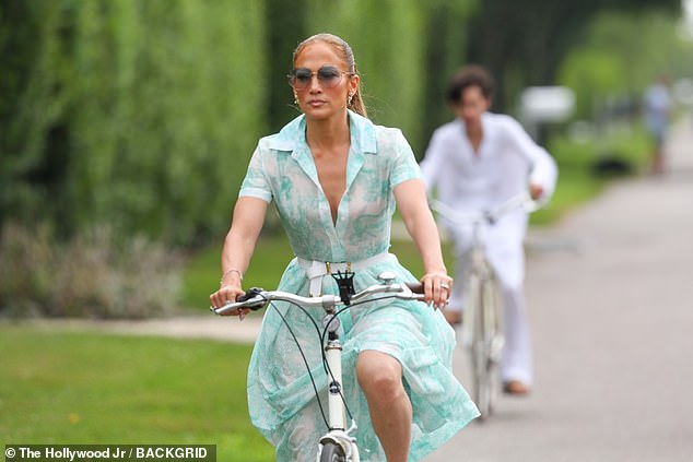 The mother-of-two wore her light brown locks in a sleek ponytail, a pair of oversized sunglasses and statement earrings