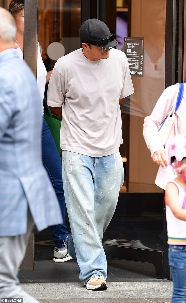 Orlando also opted for a laid back look as he sported an off-white T-shirt along with a pair of light blue loose fitting jeans