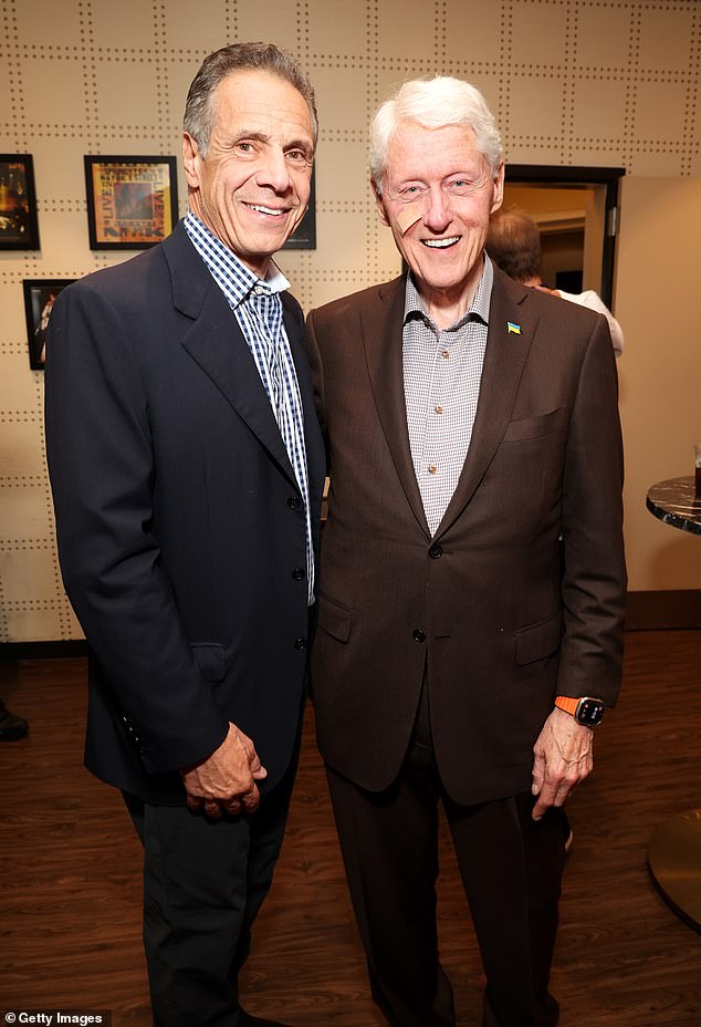 The two former politicians both looked handsome and stylish in their respective suits