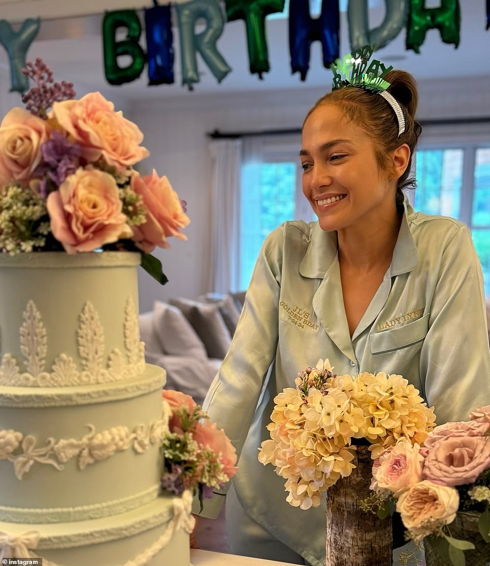 She wore pajamas as she looked at her incredible birthday cake