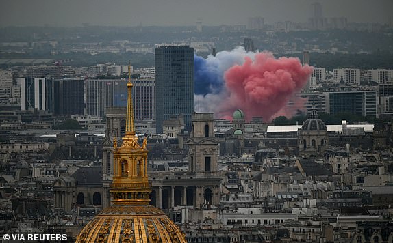 Paris 2024 Olympics - Opening Ceremony - Paris, France - July 26, 2024. Smoke in the colours of the France flag are set off, at the start of the opening ceremony for the 2024 Summer Olympics.  Bernat Armangue/Pool via REUTERS