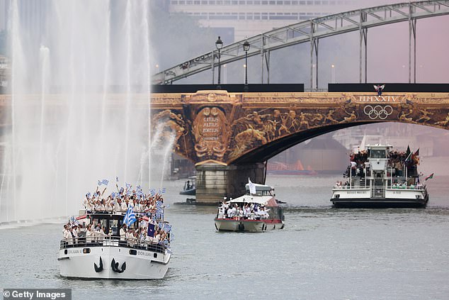 The first boats of athletes making their way down the River Seine