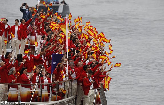 Paris 2024 Olympics - Opening Ceremony - Paris, France - July 26, 2024. Athletes of Spain aboard a boat in the floating parade on the river Seine during the opening ceremony. REUTERS/Albert Gea