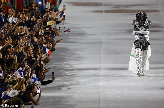 Paris 2024 Olympics - Opening Ceremony - Paris, France - July 26, 2024.  The Horsewoman carries the Olympic flag during the opening ceremony REUTERS/Hannah Mckay