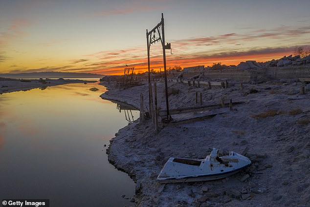 A popular California vacation spot once frequented by the likes of Rock Hudson, Frank Sinatra and Jerry Lewis is now being plagued by a suspicious stench