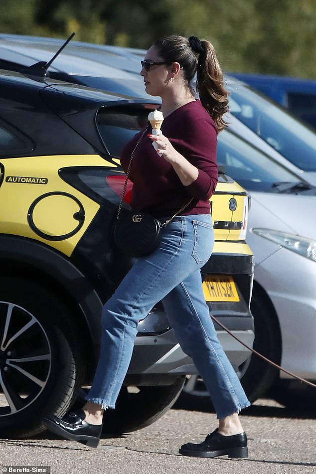 Kelly wore her tresses in a ponytail as she stopped for an ice cream