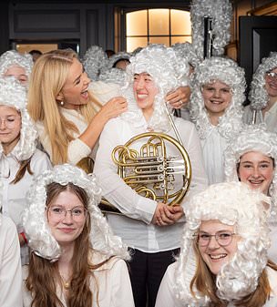 Katherine Jenkins joined 100 children at Handel Hendrix House museum for a performance of Handel's Music for The Royal Fireworks