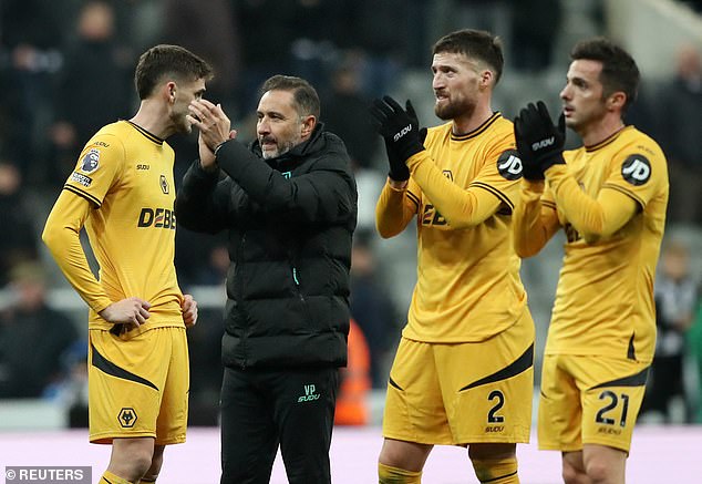 ¿I don't like this body language,' said Pereira who has been in post at Molineux a month. 'I want someone, as a captain, trying to help the team - running, suffering and fighting all together'