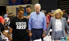 U.S. President Joe Biden and first lady Jill Biden visit Maui<br>U.S. President Joe Biden and first lady Jill Biden pray as they attend a community event at the Lahaina Civic Center, during a visit to the fire-ravaged town of Lahaina on the island of Maui in Hawaii, U.S., August 21, 2023. REUTERS/Kevin Lamarque 