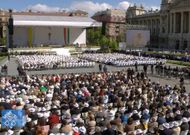 Hongrie 2023 - ! L’interpellation du pape François à la messe : “Essayons d’être comme Jésus : une porte ouverte qui n’est jamais claquée au nez de personne”