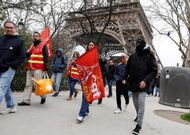 Fermeture de la tour Eiffel : pourquoi les salariés font grève depuis cinq jours