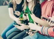 Alcool chez les jeunes : un marketing « omniprésent » sur les réseaux sociaux