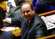 Crise politique : pour François Hollande, Emmanuel Macron « doit terminer son mandat »