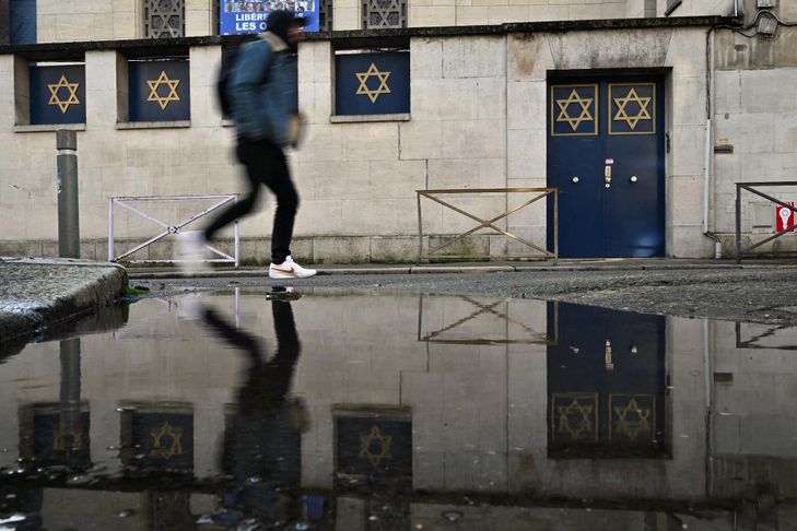 Rouen : une enquête ouverte après la découverte de tags antisémites à la synagogue